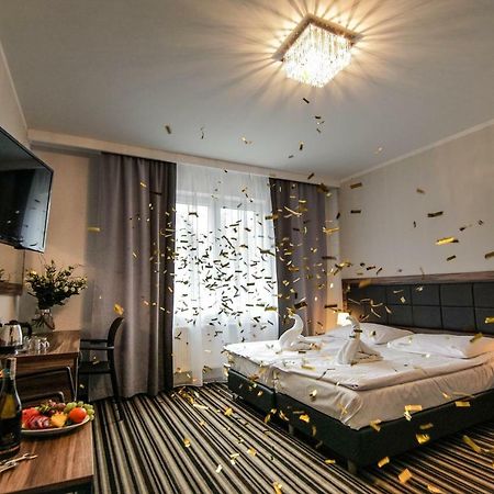 New Corner Hotel นีคอร์เซ ภายนอก รูปภาพ