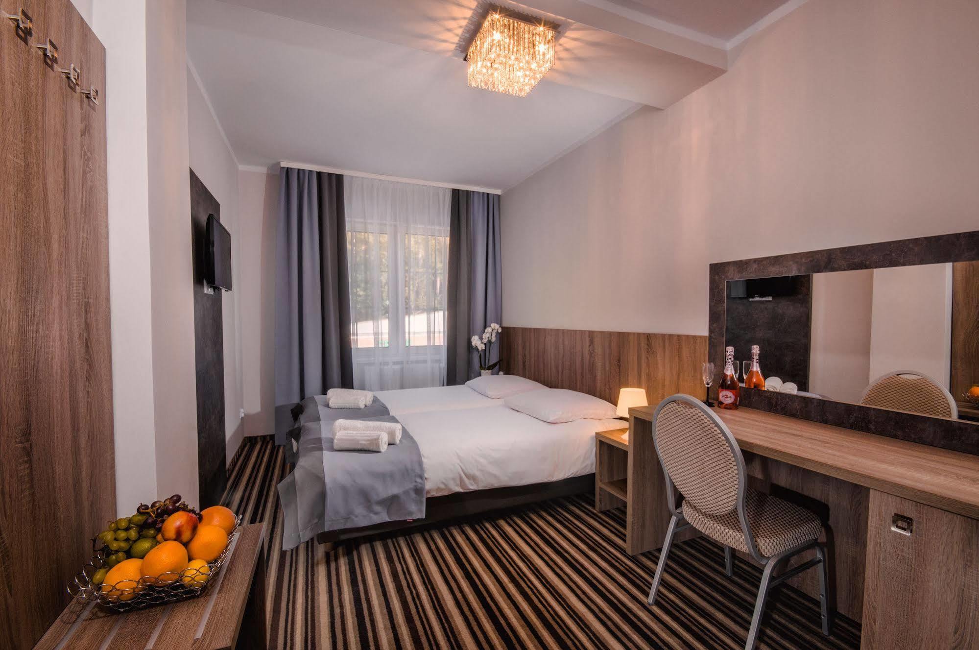 New Corner Hotel นีคอร์เซ ภายนอก รูปภาพ