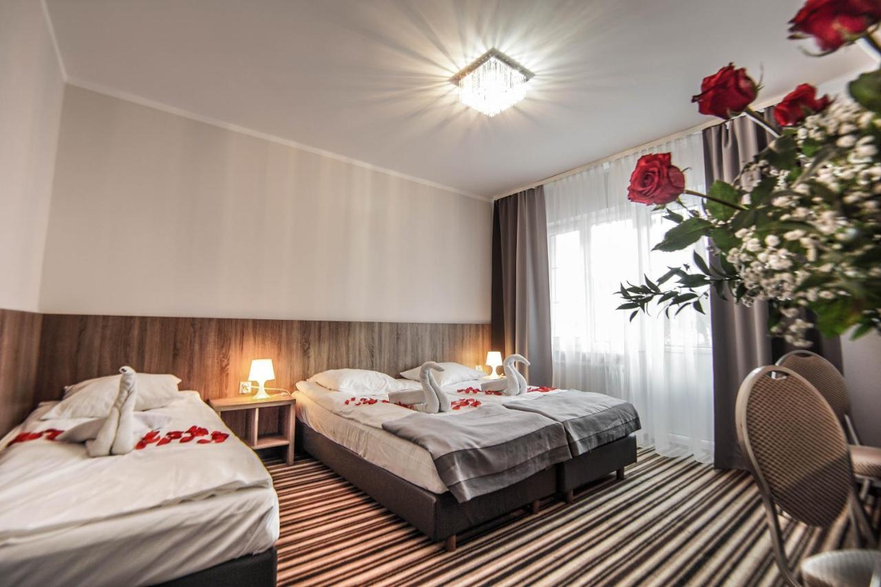 New Corner Hotel นีคอร์เซ ภายนอก รูปภาพ