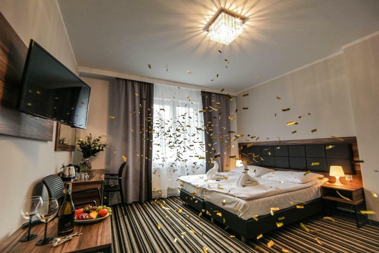 New Corner Hotel นีคอร์เซ ภายนอก รูปภาพ